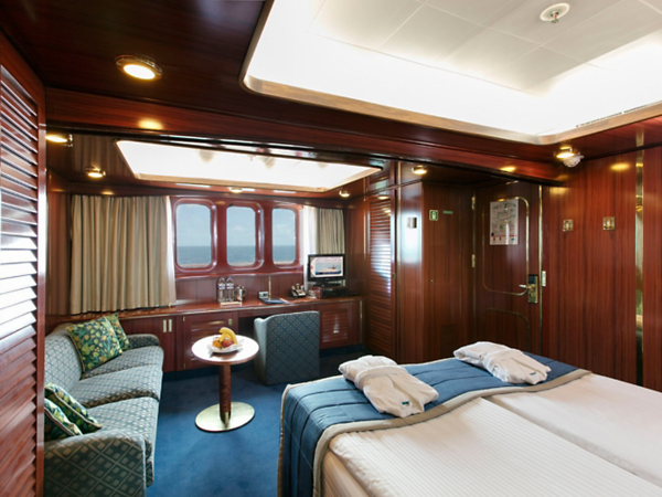 Leto Deck Category A: Cabins 420—427 & 430, 431, 433