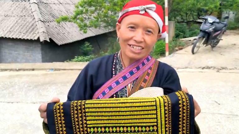 Weaving a Story: Hill Tribe Local Life